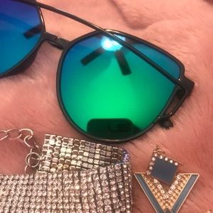 👓  😎 TREND SETTER SUNNIES ☀️ 🌊